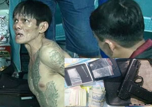 Đối tượng Dũng và khẩu súng K54 cùng các tang vật khác