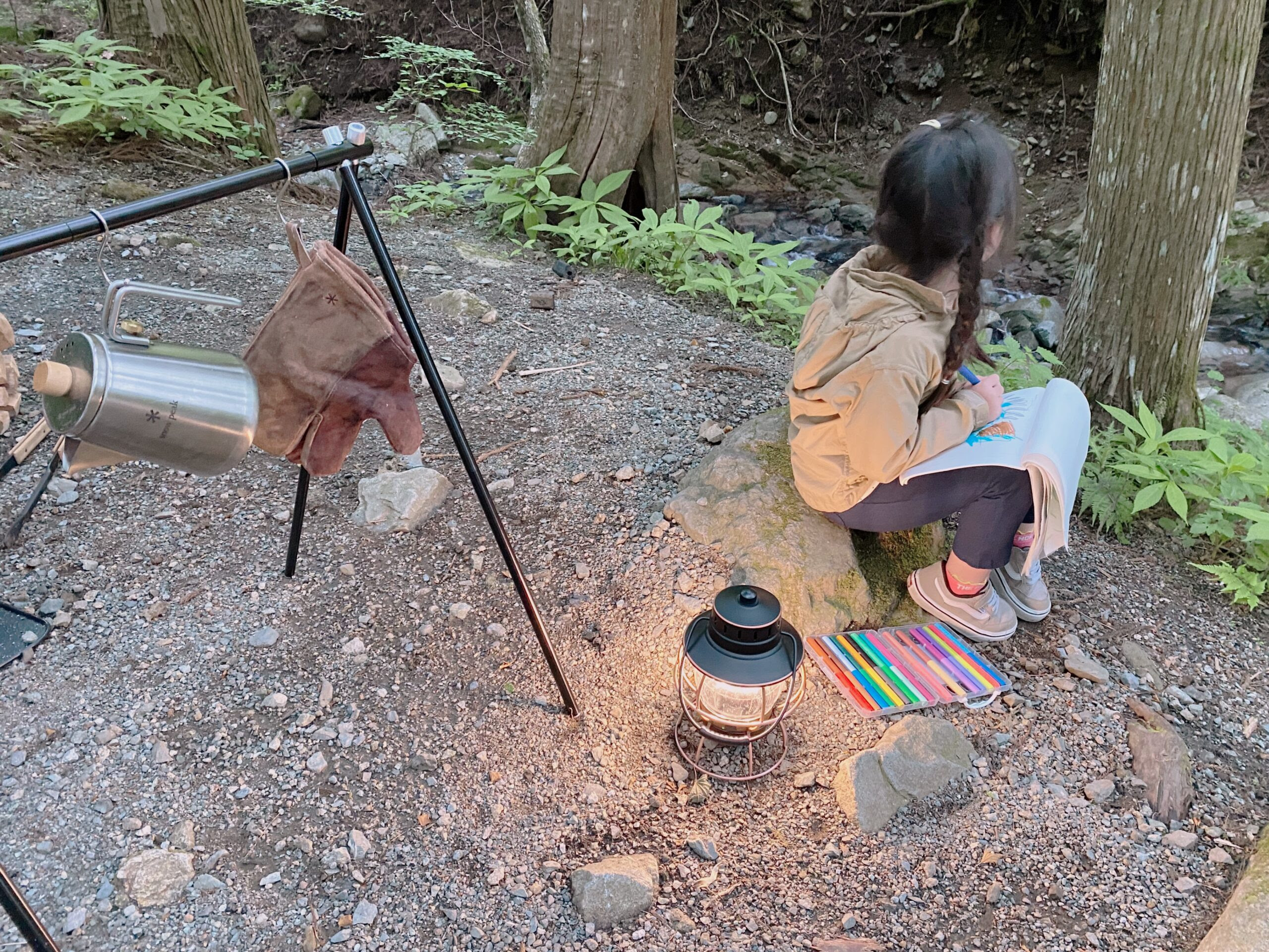 山梨 とやの沢オートキャンプ場に行ってみた 大人は自然に癒され 子どもは遊びに夢中になる マスのつかみ取りもしたよ こりゃ 予約困難になる意味がわかったよ ままのみち