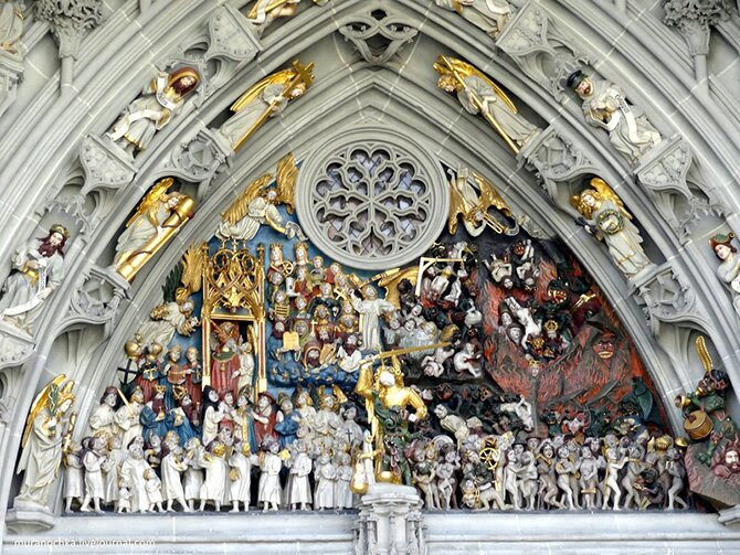 Очарование старины Берна в обрамлении цветов