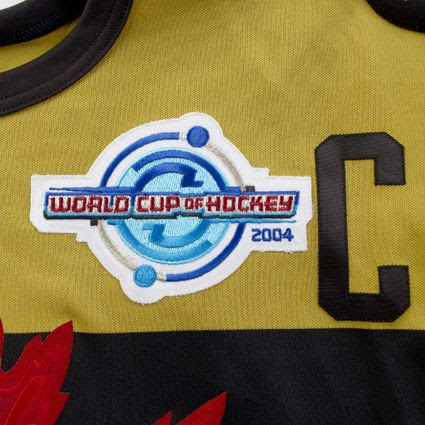 Canada 2004 WCOH Alt jersey photo Canada2004WCOHAltP.jpg