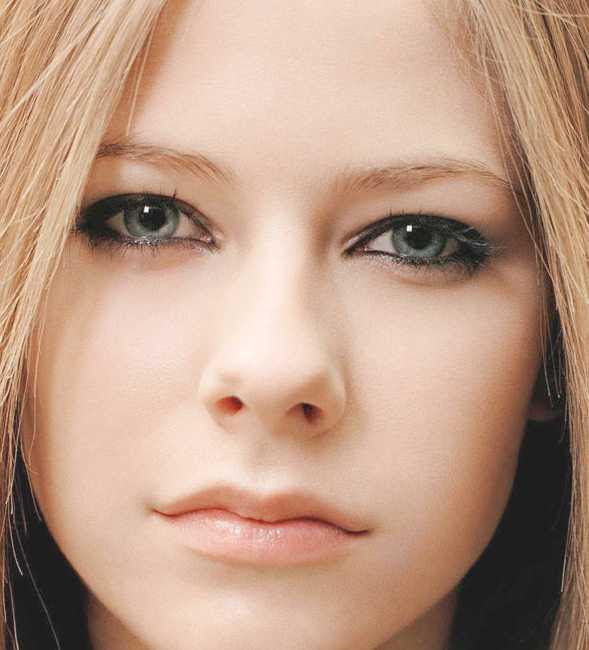 Avril Lavigne Sexy Face
