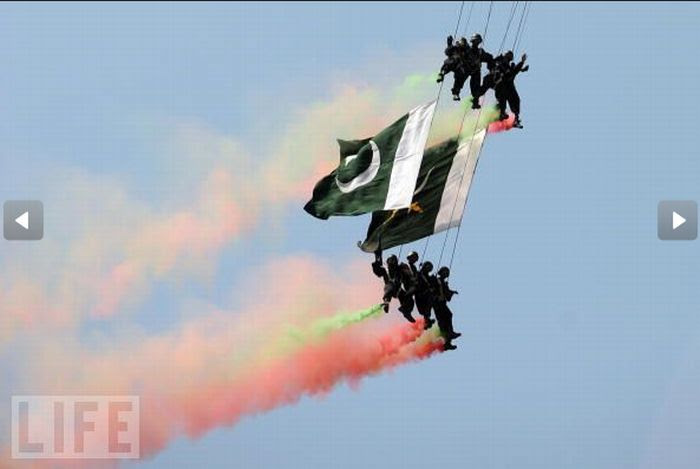 Crazy Military Parades (25 pics)