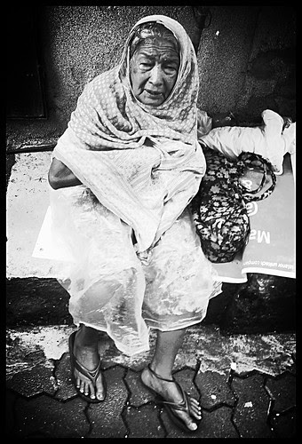 Mujhe Rasta Dikhakar Mere Karavan Ko Luta .. by firoze shakir photographerno1