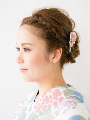 浴衣用の髪型 ミディアム編 21 編み込みやアップの簡単ヘアアレンジのやり方を紹介します 春夏秋冬トレンド情報ピポパ発信局