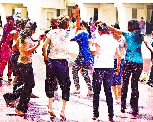 Holi-135