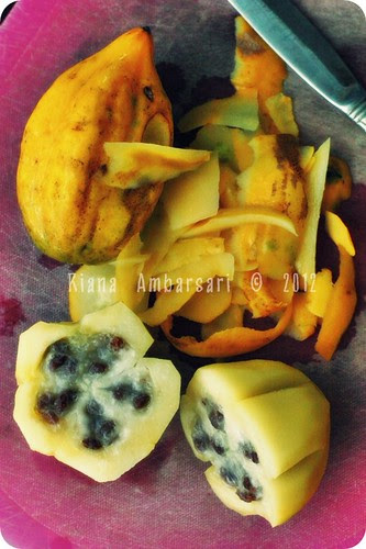 Carica Peeled & Cut