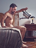 ¿Por qué los hombres, nos despertamos con una erección por las mañanas?