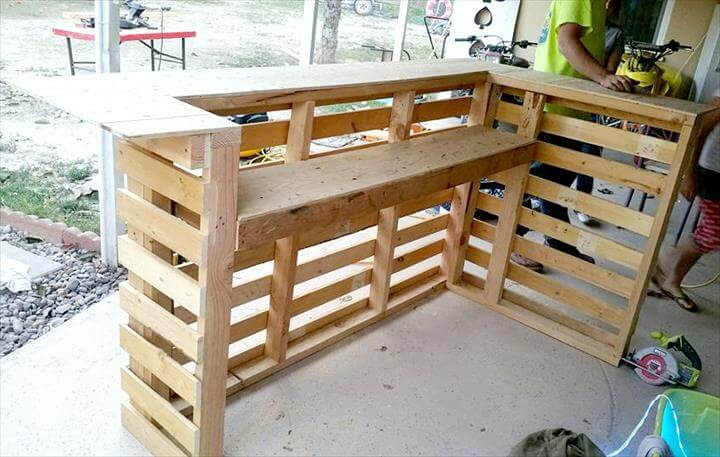  Table Ideas moreover Furniture Made Of Whole Pallets. on pallets