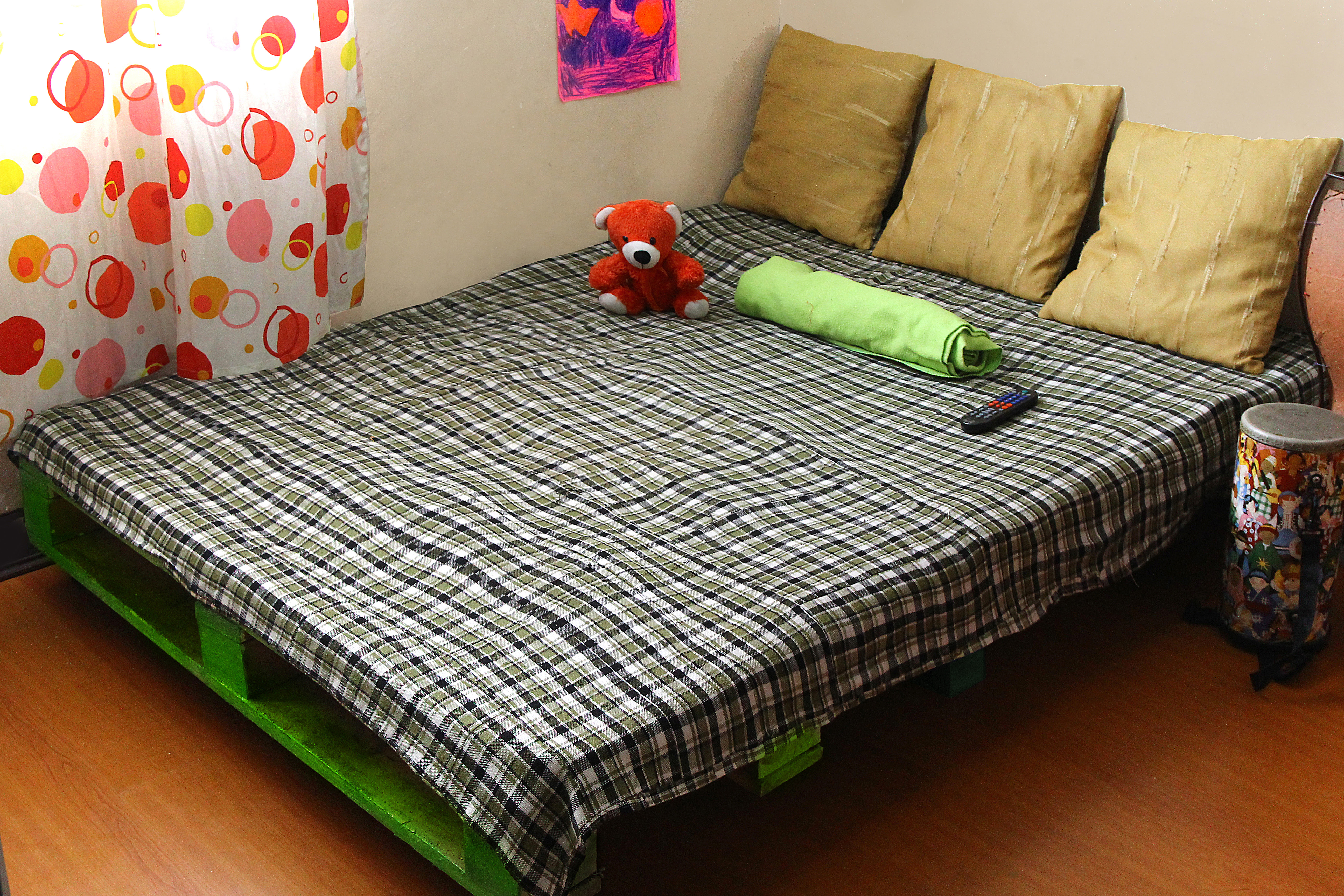 how to make a pallet bed frame: 6 steps with pictures