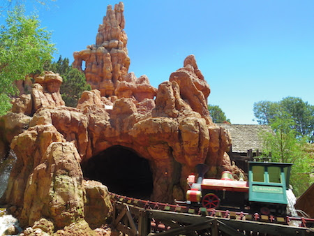 ビッグサンダーマウンテン Big Thunder Mountain Railroad カリフォルニアディズニーランドリゾート攻略ブログ