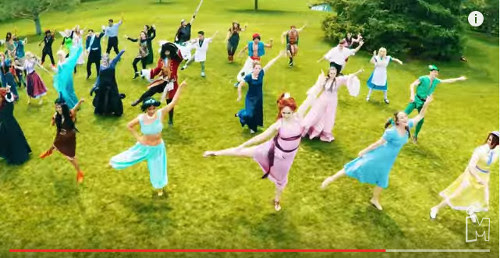 ディズニーキャラクターがテイラー スウィフトの Shake It Off に合わせてノリノリでダンス ディズニー 裏話 雑学 トリビアが2 000話以上 ディズニーブログ じゃみログ