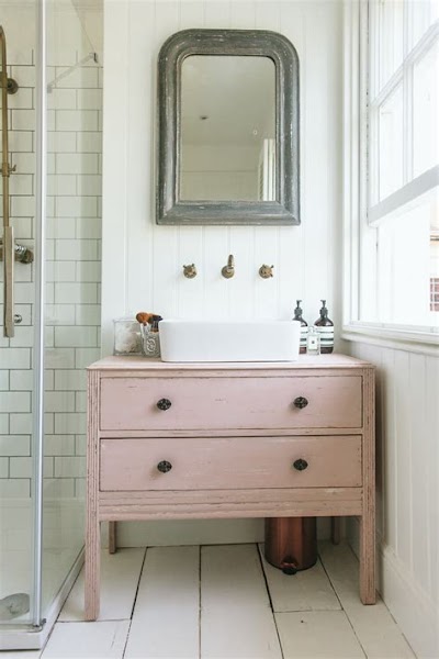 Designing A Shabby Chic Bathroom Cupboard