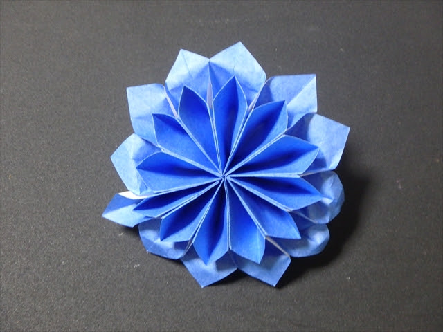 折り紙の花 簡単なダリアの折り方 贈ると喜ばれるプチ土産にも