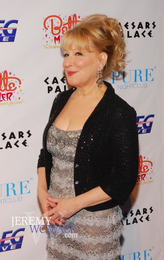 http://www.womackphotography.com/Bette_Midler_Red_Carpet/bette_midler_red_carpet_02.JPG