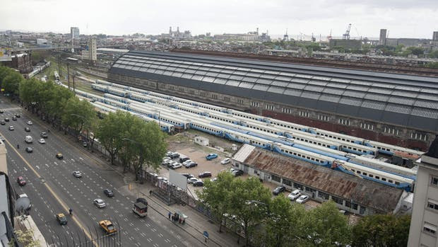 Retiro: sobre la avenida Del Libertador y Ramos Mejía está uno de los predios con mayor valor de venta. Allí funciona un estacionamiento de una dependencia pública