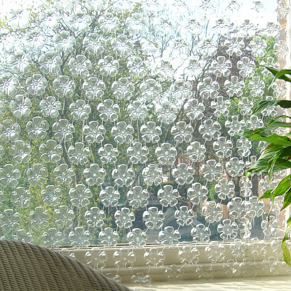 Michelle Brand - Flowerfall - É uma cortina ou divisor de ambientes ou mesmo para ser utilizado como decoração à sua escolha.