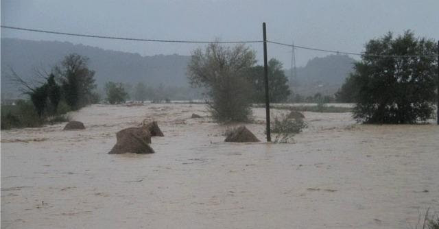 Maltempo, auto travolta dal torrente Elsa: due donne morte in Maremma