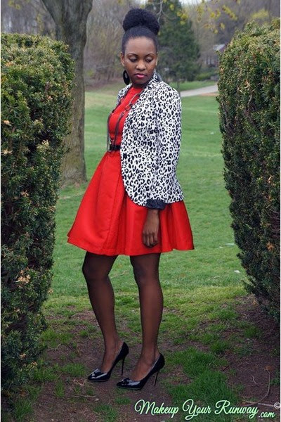 white leopard print H&M blazer