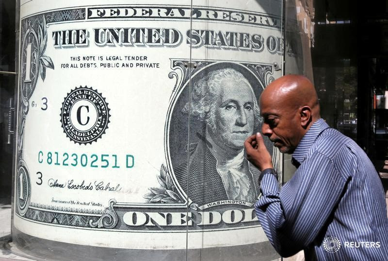 © Reuters. Dollar steadies, still in sight of 2-month lows