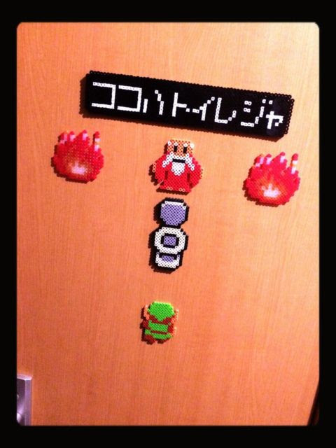ルイージもいるよ トイレ中 なドット絵マリオを アイロンビーズで完全再現 そうさめも