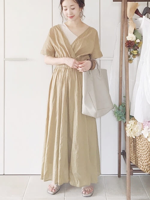 カシュクールワンピースのインナーは おしゃれな重ね着コーデやおすすめのコーデを紹介 春夏秋冬トレンド情報ピポパ発信局