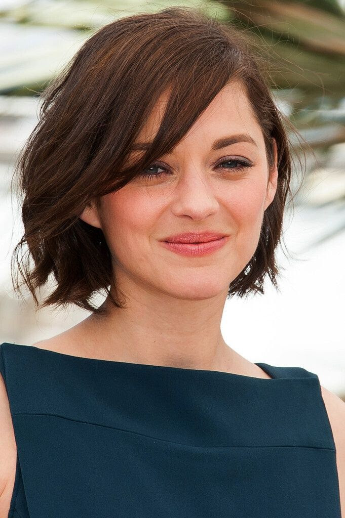21 Trendy Hairstyles to Slim Your Round Face  PoPular Haircuts