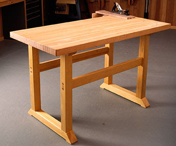 Free simple-to-build workbench woodworking plan