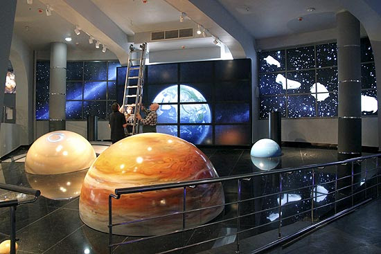 Planetário abriu em 1929 para servir de entretenimento após guerra civil russa; na foto, uma mostra da reabertura