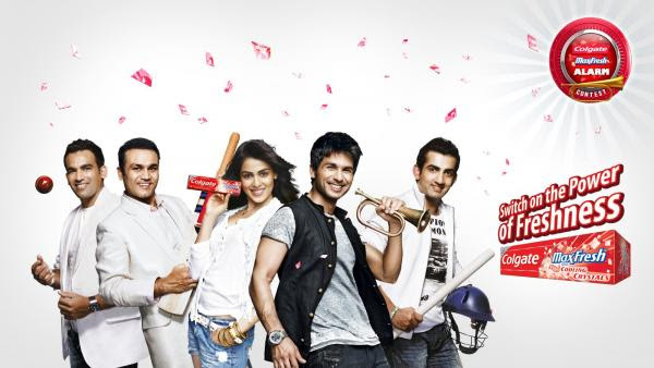 Colgate MaxFresh Print Ad  Shahid and Genelia