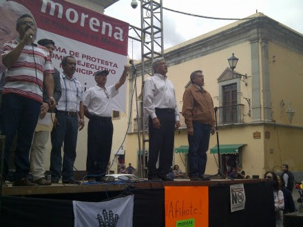 López Obrador frente al Congreso de Guanajuato. Foto: Especial.