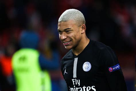 Members of the top tier ligue 1 , monaco play their home matches at the stade louis ii in fontvieille in front of 18,500 people. Foot PSG - PSG : MbappÃ© Ã  la Juventus, le scÃ©nario du prochain mercato ? - Foot 01