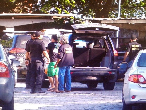 Presos na operação foram encaminhados para a sede da Polícia Federal (Foto: Reprodução/TV Sergipe)