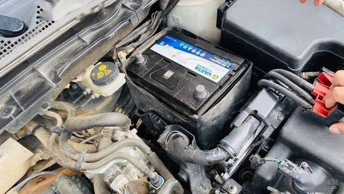 Cx 5更换瓦尔塔q85 启停电池作业 电瓶