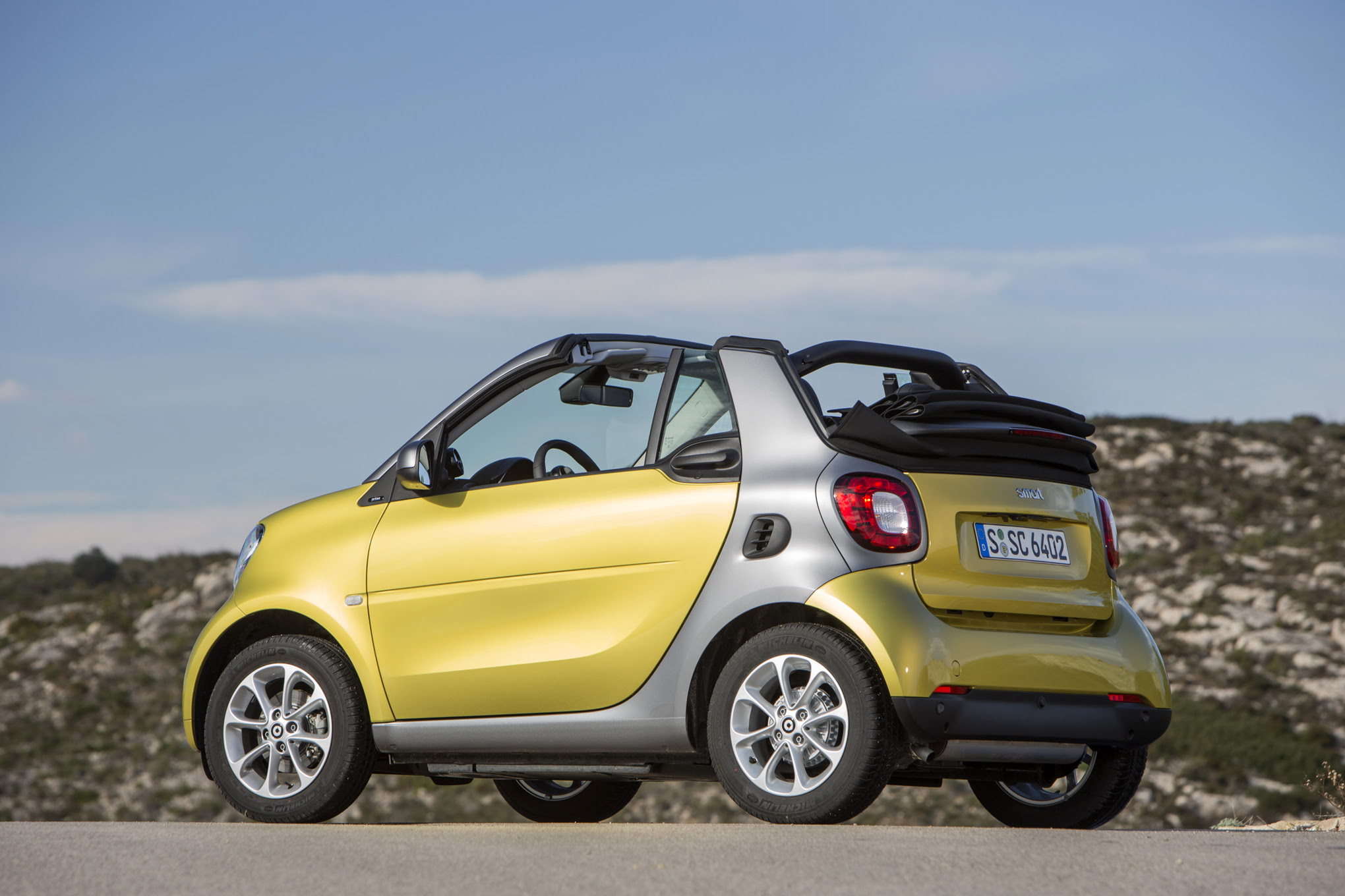 2017 Smart Fortwo Cabrio rear three quarters 04