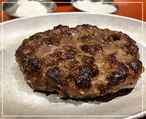 すねバーグ、ごりっごりの濃厚な味わいでした。