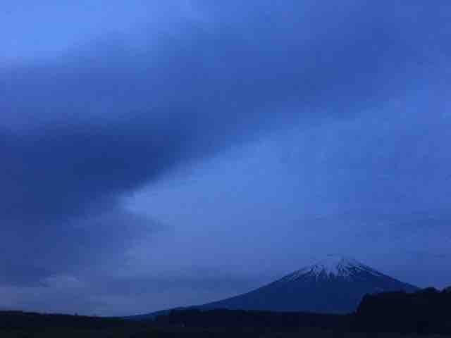５ １３ 新富士山北麓日記 富士吉田市北富士演習場恩賜林入口付近 山菜採りで賑わう演習場 １ 渡辺英一オフィシャルブログ 今日の富士山 In 富士吉田