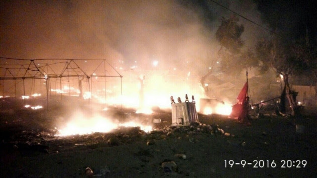Ανεξέλεγκτη η κατάσταση στη Λέσβο - Φωτιές και επεισόδια στη Μόρια - Χιλιάδες πρόσφυγες στους δρόμους