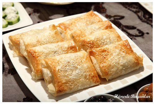 Baklava Yufkası ile Makarnalı Börek