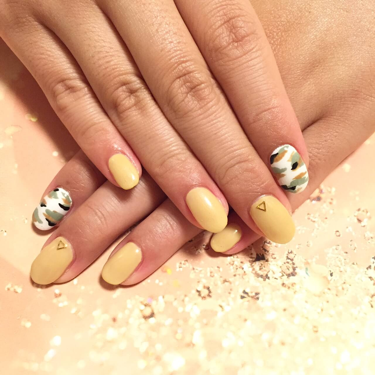 グラデーションネイルのデザインピンク白赤青50選 Nailmoco