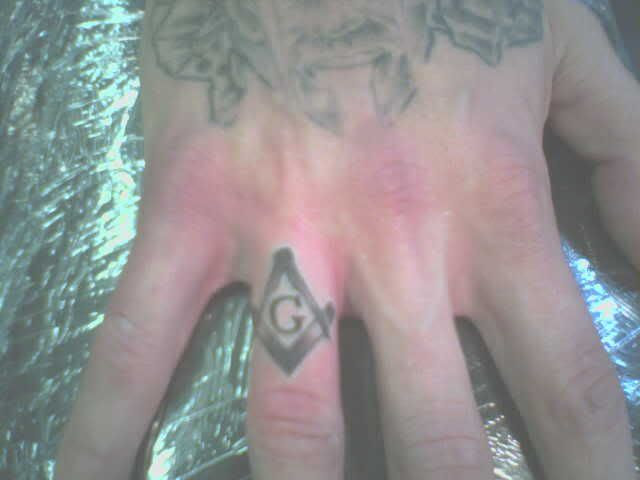 i fucking hate finger tattoos so tonight was the night when teacher 