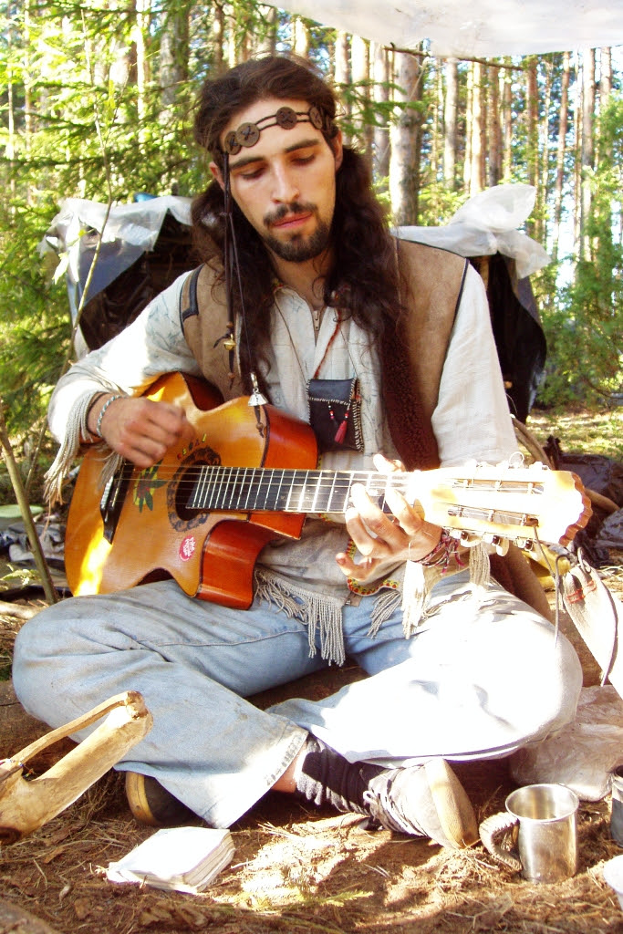 http://upload.wikimedia.org/wikipedia/commons/f/f7/RussianRainbowGathering_4Aug2005.jpg