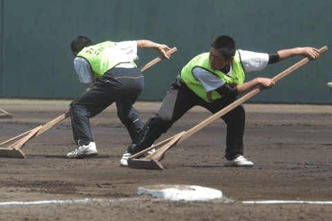 野球を仕事にしよう グラウンドキーパーに球拾いなど 球場のお仕事 珍バイト図鑑 週刊野球太郎
