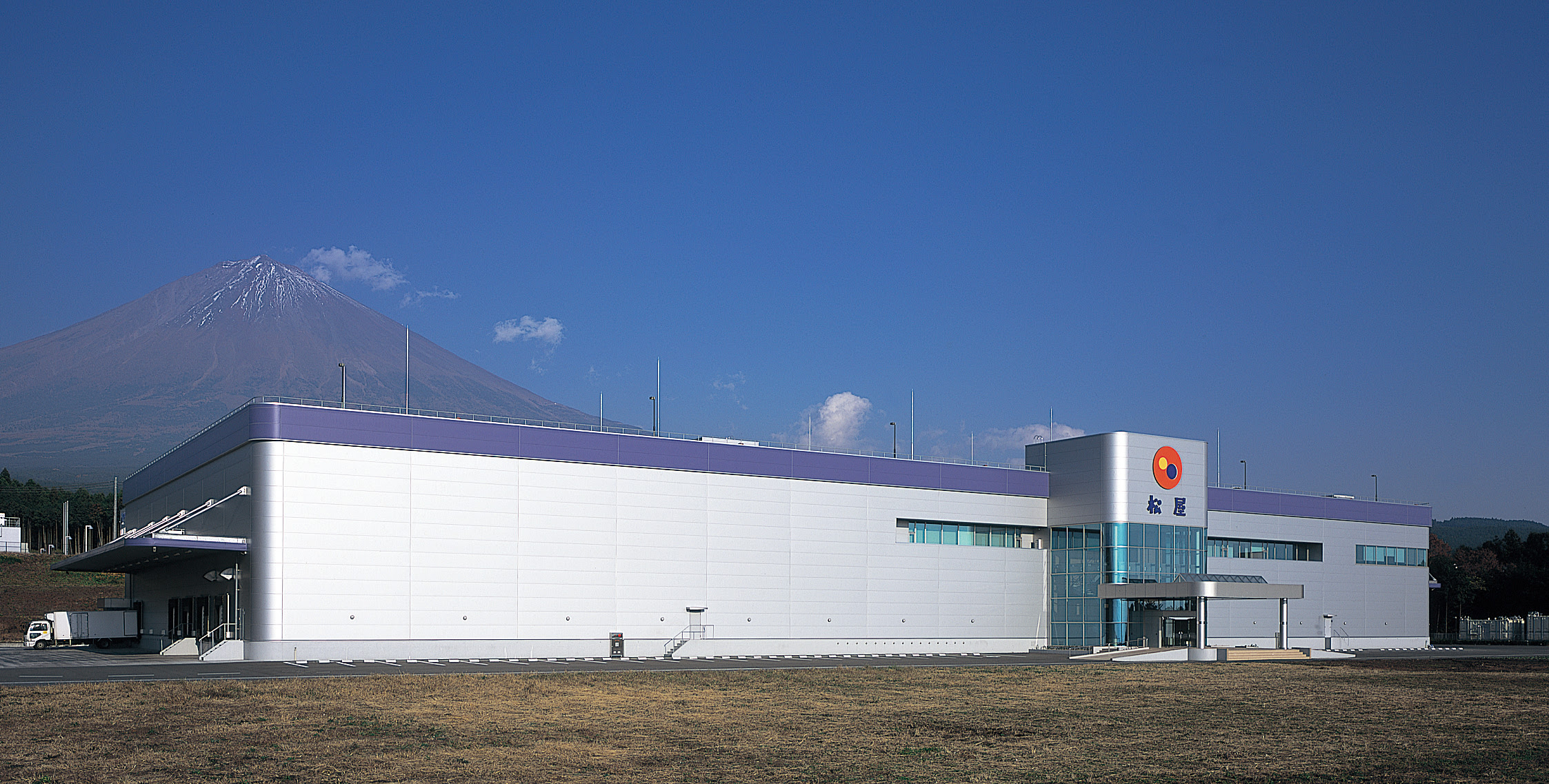 松屋フーズ 富士山工場 食品工場 用途別 施工事例 Nisc Panel 外壁材 内装材 屋根材 金属断熱サンドイッチパネル