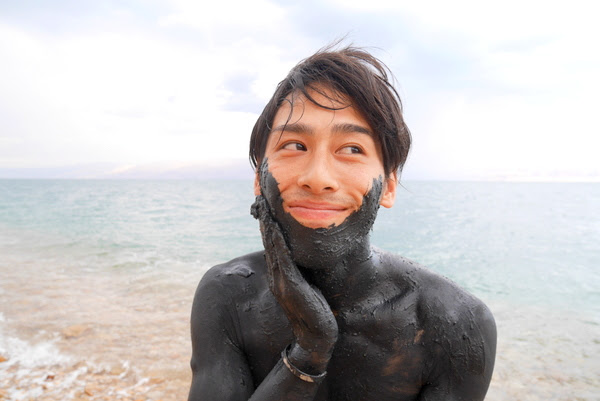 旅から広がるワンダーワールド 半年間着続けた服を洗ってみた 死海