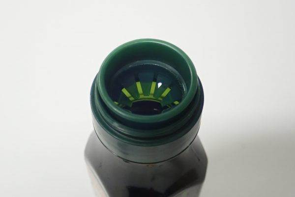 プラ容器で小型軽量 ハイキングでの携行も便利かも エクストラバージンオリーブオイル 100ml 100均 ローソン