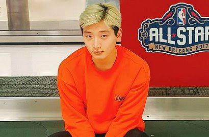 Video: Keseruan Jinwoon 2AM nikmati pertandingan NBA  http://ift.tt/20kt43r - Berita Terkini Jinwoon 2AM Terbaru Hari Ini -Beberapa waktu lalu, Nam Joo Hyuk kedapatan terlihat menonton pertandingan basket pada sebuah siaran. Kini giliran Jinwoon yang kedapatan menonton pertandingan sama. 