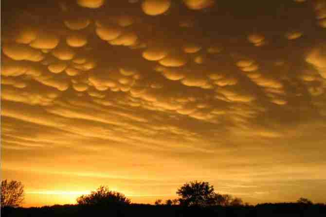 Mammatus Clouds (ανώμαλα σύννεφα)