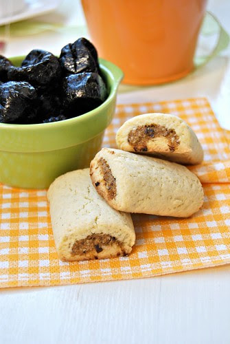 Tea Cookies with Dried Plums