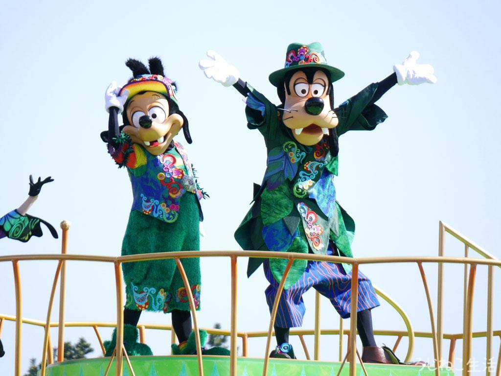 ファッショナブルイースター ポーズを決めるグーフィーさんとマックスさん ろじねこ生活 ディズニー部