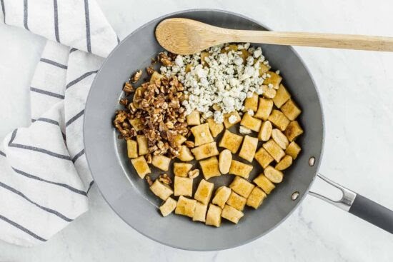 Bleu Cheese Sauce Filet Mignon Recipe - Blue Cheese Filet Mignon | Port wine sauce recipe, Filet - Bourbon, butter, brown sugar, salt, green peppercorns.
